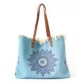 Blaue ethnische Mandala Druck Shopper Tasche mit braunen Ledergriffen und Fransen fuer Freizeit. - Blaue Blume