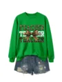 Gruenes Lehrersweatshirt Detailansicht mit Leoparden Schleife und Stift Grafik Print Design. - S / Grasgrün