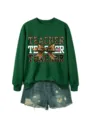 Sudadera verde de manga larga para mujer con estampado de leopardo profesor y shorts vaqueros. - S / Verde oscuro