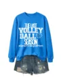 Damen Langarm blaues Sweatshirt mit Volleyball Motiv bedruckt kombiniert mit Jeansshorts. - S / Seeblaues Sweatshirt (Weißes Muster)
