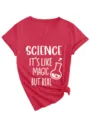Dames korte mouw V-hals wetenschap grafisch T-shirt casual zomertop met knoopdetail - Rood (Witte Lettertype)