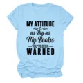 Lichtblauw dames t-shirt met grappige print, casual korte mouw top met ronde hals en comfort fit. - Lichtblauw (Zwart Lettertype) / S