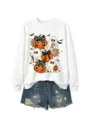 Halloween Geist Kürbis Print Pullover kombiniert mit blauen Jeansshorts, modischer Look. - Weißes Sweatshirt (Schwarzes Textmuster)