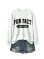 Sweat-shirt décontracté pour femme à col rond associé à un short en jean déchiré tendance. - Blanc Cassé (Police Noire)