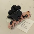 Detail shot of a French acetate hair claw clip featuring a black flower and tortoiseshell design. - Light Tortoiseshell - 6cm
