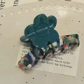Detaillierte Nahaufnahme der eleganten französischen Acetat Blumen Haarklammer bunt. - Dunkelgrün-6cm