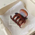 Pinza de pelo marrón carey para mujer, pequeña horquilla elegante para peinados diarios sofisticados. - Resorte Redondo 5cm / Carey mate