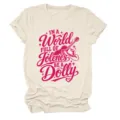Detailweergave van een modieus dames T-shirt met korte mouwen en ronde hals en print. - S / Tops / Zandkleur