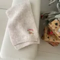 Süßes Babymützen Schal Set in Beige mit niedlicher Hündchenstickerei, dick und warm für den Winter. - Schal / Beige