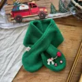 Gemütlicher grüner Strick-Kinderschal mit süßen Weihnachtsdekos, warmer Winter-Halswärmer. - Grün
