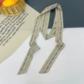 Sciarpa a nastro lunga e chic con motivo pied-de-poule e righe verdi, foulard versatile. - Lettera Pied de Poule Cachi Verde