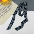 Sciarpa in seta con motivo cachemire nero e bianco nastro lungo foulard versatile accessorio capelli - Singolo Paisley Nero