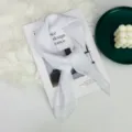 Weißes kleines Seidentuch Detail, elegantes Halstuch und modisches Accessoire für Damen. - 60*60cm / Weiß