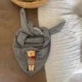 Kinder süßes Pünktchen Dreieckstuch mit Plüschbär, weiches Baby Winterwarmes Halstuch. - Puppen-Stil / Grau