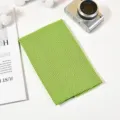 Vista dettagliata dell'asciugamano rinfrescante in microfibra traspirante per sport e fitness. - 30*90cm / Verde Vivo (Borsa in Inglese)