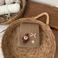 Kinder kuscheliger Strick-Wintersnood mit süßem Pilz-Patch und Schleife, warmer brauner Babyschal. - Khaki