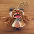 Handgemachte Schotenduese Puppe Tasche Anhaenger Naturmaterial suesser Schluesselanhanger - Braunes Haar Puppe Anhänger Z-01