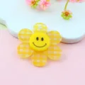 Dettaglio pendente fiore acrilico quadretti gialli, accessorio gioielli fai da te sorriso. - Stile A Quadri Gialli da 3 cm