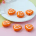Cuentas de acrílico en forma de corazón de naranja para joyería DIY y accesorios de cadena. - Naranja