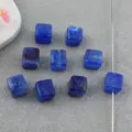 Gedetailleerd overzicht van blauwe gemarmerde acryl kubuskralen voor DIY sieraden maken en spacers. - 8mm Kleur 4
