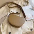 Sac bandoulière marron tendance pour femme, sacoche élégante en cuir synthétique d'automne. - Kaki