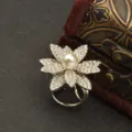 Hebilla de bufanda flor estrás estilo coreano perla anillo chal accesorio ropa detalle - Plateado