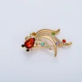 Exquisite rhinestone goldfish brooch, gold-tone alloy crystal animal lapel pin. - Red
