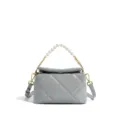 Bolso bandolera acolchado gris con elegante asa de cadena de perlas y correa moderna. - Azul Niebla Marina