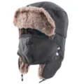 Detailansicht der schwarzen Winter-Tschapka mit Kunstfellfutter und Windschutzmaske. - Kindergröße (52-56cm) / Schwarz