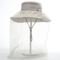 Detailansicht mit atmungsaktivem Mesh-Gewebe und feinem Moskitonetz des Sonnenhutes. - Beige Mit Netz