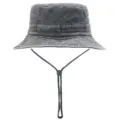 Detailansicht der schwarzen Washed-Cotton-Fischerhut mit breiter Krempe und Kinnriemen. - 54-59cm / Dunkelgrau