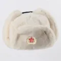 Weiße Pelzimitat Ushanka Wintermütze mit rotem Sowjetstern Abzeichen für warme Outdoor Tage. - Einheitsgröße / Off-White + Sowjetisches Abzeichen