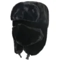 Nahaufnahme der dicken schwarzen Kunstfell-Trapperhaube mit Ohrenklappen und Gesichtsmaske. - Einheitsgröße / Schwarz