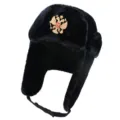 Schwarze russische Ushanka Wintermütze mit Ohrenklappen und Emblem für kaltes Outdoor Wetter. - Einheitsgröße / Schwarz + Doppeladler-Abzeichen