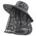 Detailansicht des schwarzen Camo-Sonnenhuts mit Moskitonetz, breite Krempe Angelmütze. - Schwarz-Weiß-Tarnung