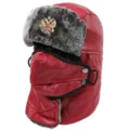 Bonnet ushanka en similicuir rouge avec masque facial et embleme dore pour hiver froid. - Taille unique / Rouge + Badge Aigle à Deux Têtes