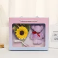 Ramo de girasol y caja de regalo de oso de toalla violeta para ocasiones especiales. - Girasol + Caja De Regalo Oso
