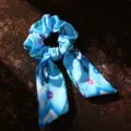 Elastico per capelli in tessuto blu con nastro lungo, accessorio per acconciature etnico. - Blu