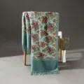 Sciarpa scialle etnica paisley ricamata effetto cashmere, dettaglio di frange floreali. - Verde
