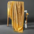 Vista dettagliata donna autunno inverno sciarpa scialle caldo cashmere-effetto ricamata. - Giallo