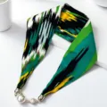 Sciarpa di seta etnica verde con chiusura magnetica di perla, elegante accessorio collana nastro. - 58*12.5cm / Modello 4