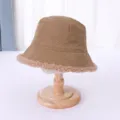 Primo piano di cappello da pescatore in velluto a coste marrone con morbido bordo. - M（56-58cm） / Cappello da Pescatore Kaki Double Face Corduroy Lana