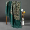 Sciarpa invernale verde scuro in cashmere finto scialle etnico ricamato caldo da donna. - Verde