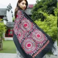 Sciarpa etnica ricamata in imitazione cashmere donna scialle caldo con frange nero floreale - Nero
