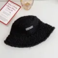 Nero cappello da pescatore in morbido pile teddy da donna, cappellino invernale caldo e chic - Taglia unica / Nero