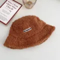 Cappello da pescatore in lana d'agnello marrone da donna, cappello invernale in peluche caldo. - Taglia unica / Colore caramello