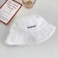 Chapeau bob blanc en polaire mouton pour femme bonnet d'hiver chaud moelleux brodé. - Taille unique / Blanc