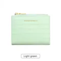 Portefeuille court vert clair pour femme motif crocodile, porte-monnaie zippé et emplacements cartes. - Vert clair