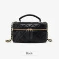Sac bandoulière matelassé noir style vanity avec chaîne dorée et poignée supérieure. - Noir