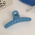 Molla per capelli opaca blu Klein minimalista elegante pinza squalo per accessori acconciatura - Dritto Chiaro B